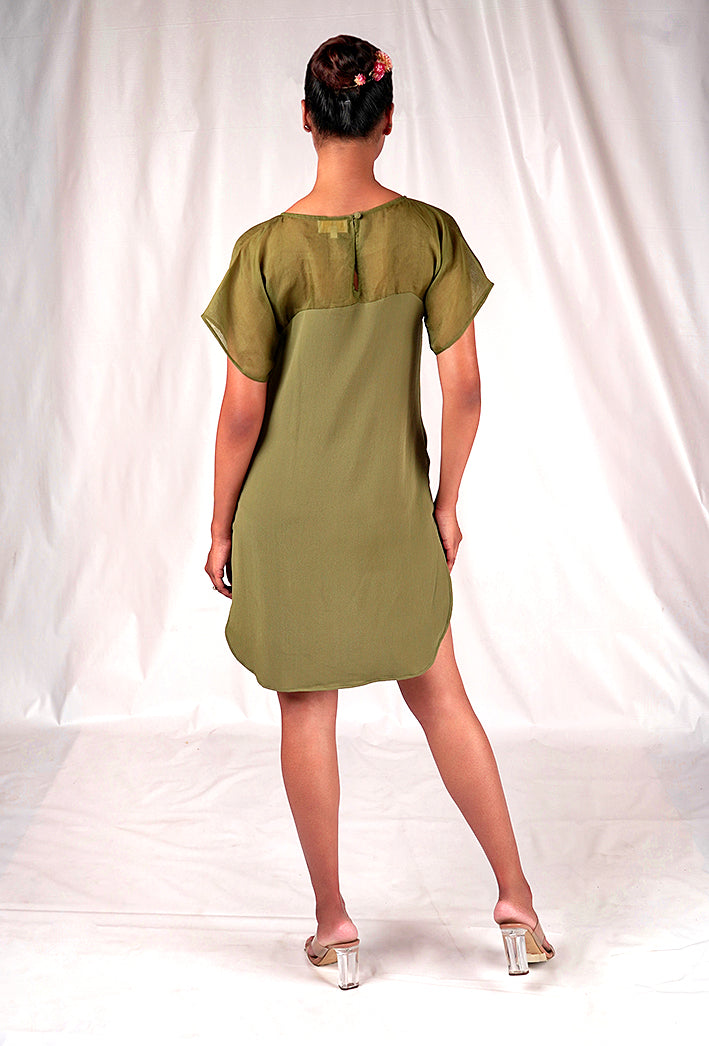 SEESA - Green dress featuring floral embroidery motifs