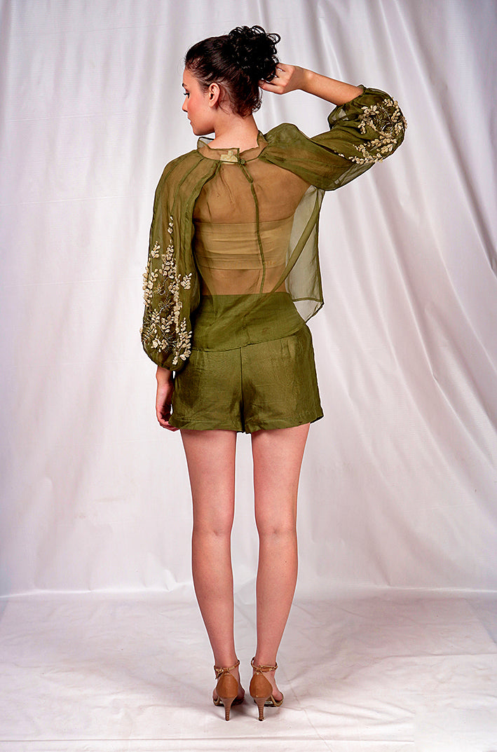 SEESA - Green mid-thigh length shorts.