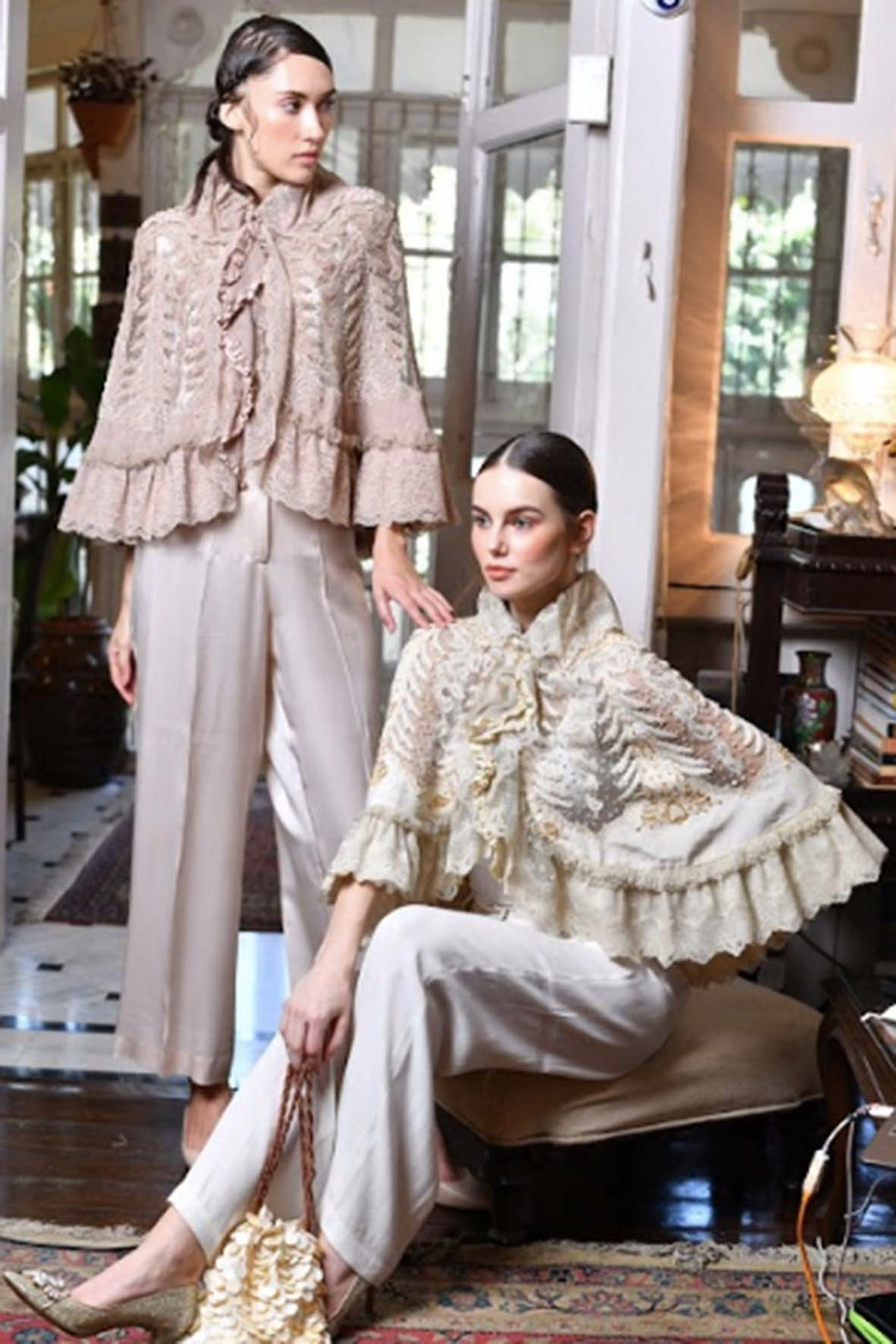 NIKA 1.0  Rose kiara cape