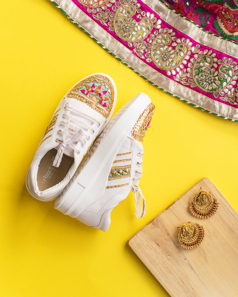 Gota Sneakers