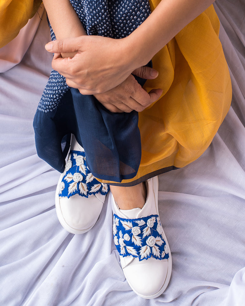 THE SAREE SNEAKERS Blue Flap Sneakers with White Roses
