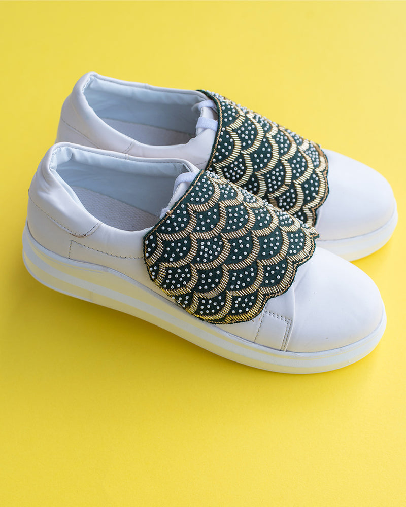 THE SAREE SNEAKERS Green Flap White Sneakers