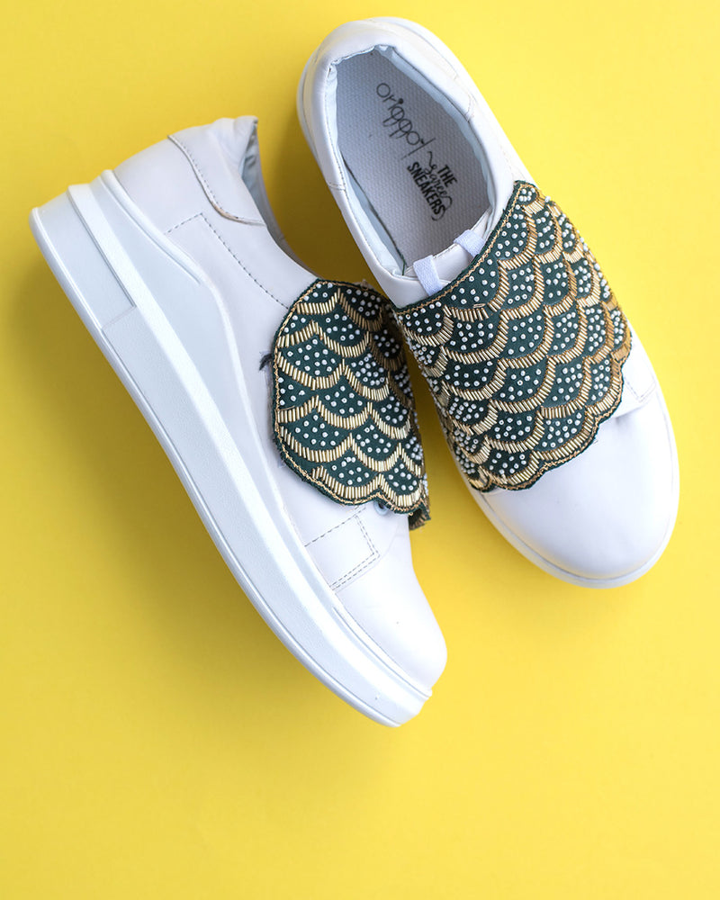 THE SAREE SNEAKERS Green Flap White Sneakers