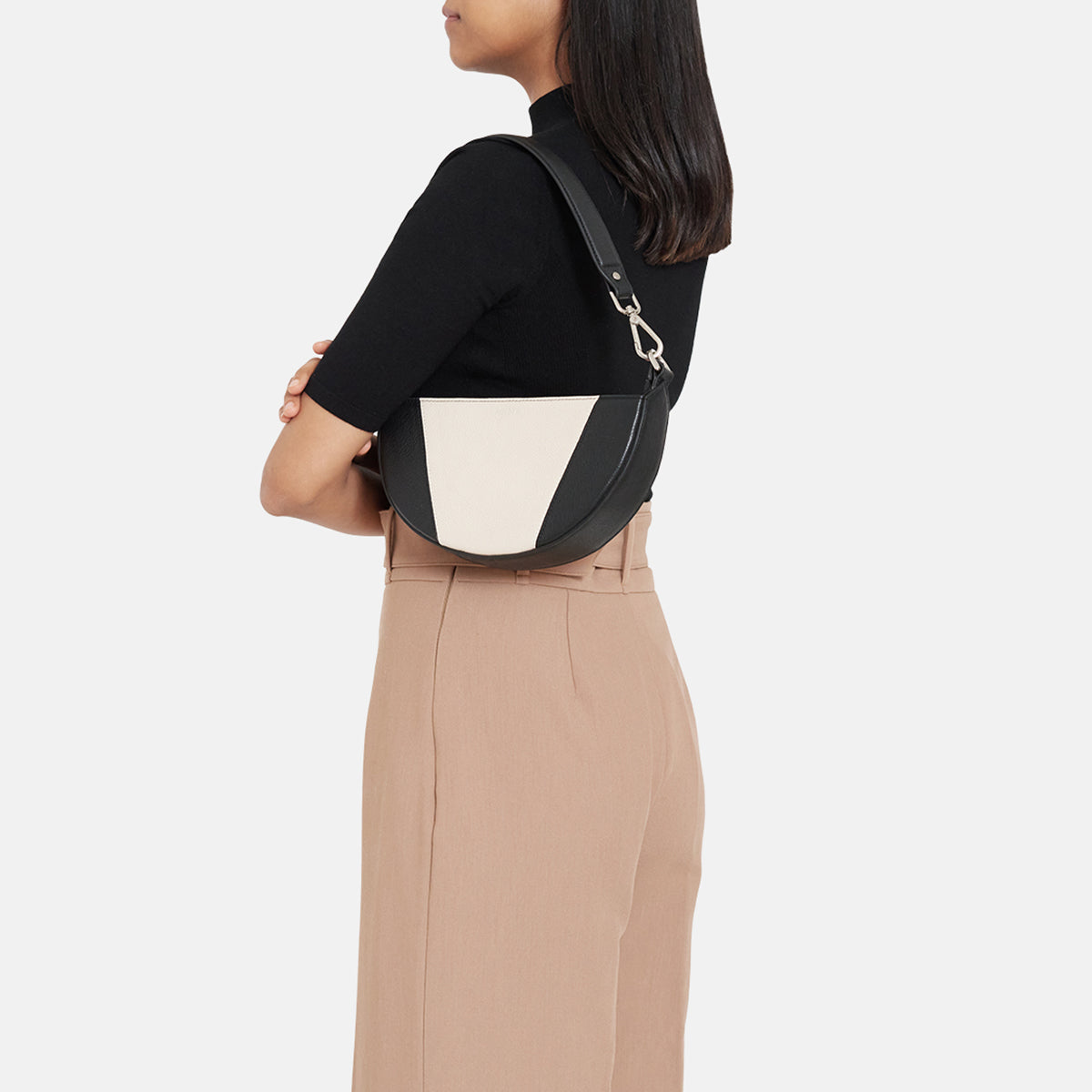 ADISEE Black/Ivory Ava