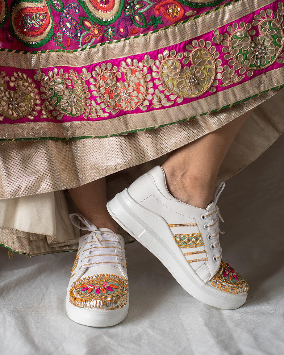 Lehenga with sneakers = Legit! Bollywood should definitely cast her in a  #DilwaleDulhaniyaLeJayenge 2.0! How stunning @sonampirani 100%… | Instagram